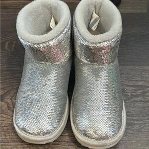 EUC Silver Grey sequin uggs girls size 2